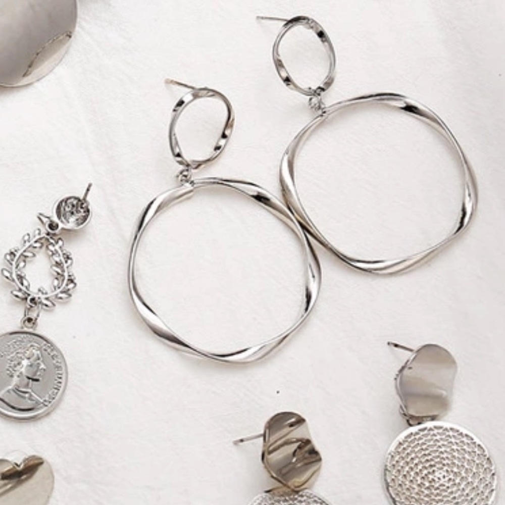 NWT Silver Circle Drop Earrings